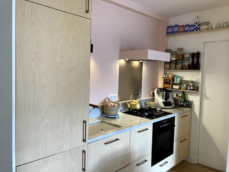 Appartement Cosy Dans Le 9E Paříž Exteriér fotografie